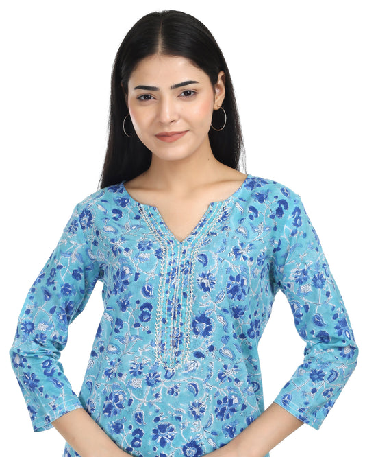 Handblock straight-fit kurti, with hand embroidery on neck