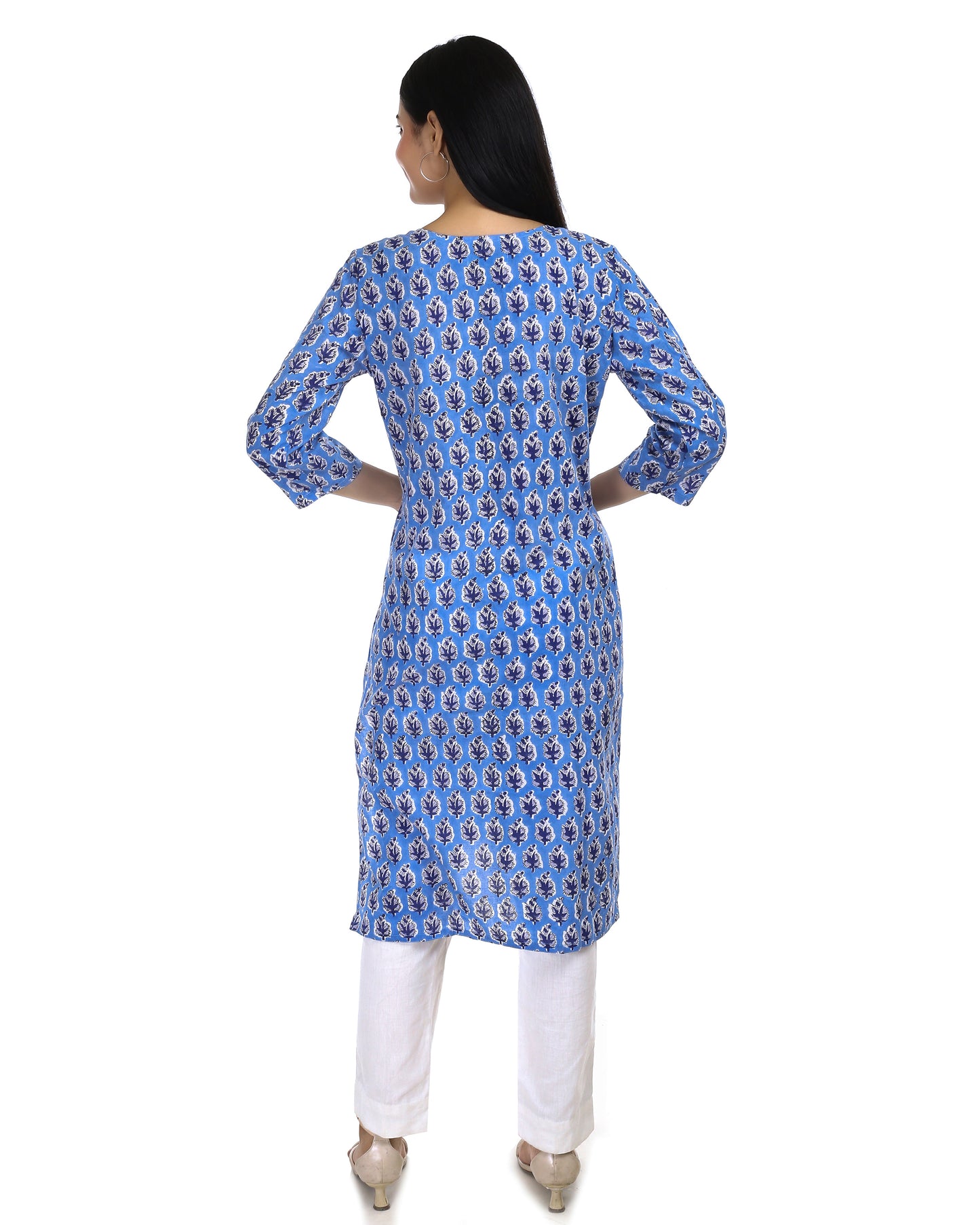 Sky blue handblocked straight fit kurta, with round v neck & princess cut