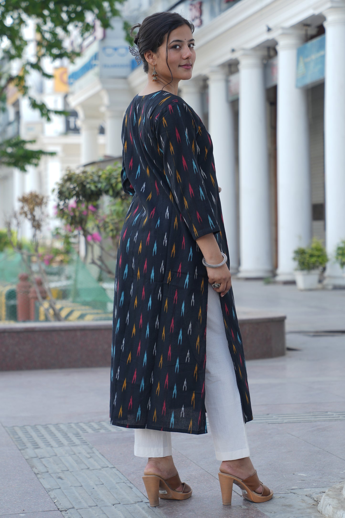 Handloom Black Ikat Straight Kurta for Women – Multicolor Woven Cotton Kurta