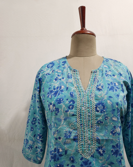 Handblock straight-fit kurti, with hand embroidery on neck