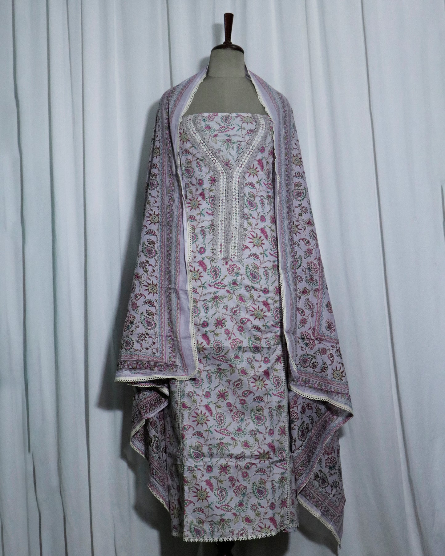 Qureshia Lace Printed cotton 3 piece suit set with mul-mul dupatta
