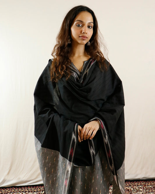 Grey Aura Ikat Suit Set – Grey kurta with black pant & shaded dupatta (grey-black)