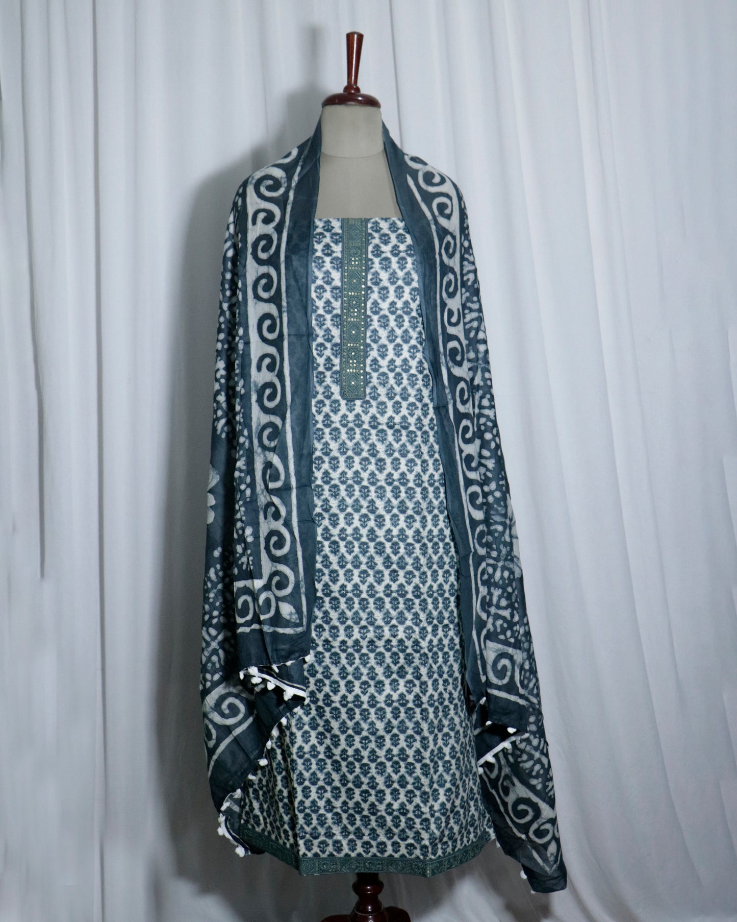 Floral printed cotton Unstitched 3 Piece Suit Set – Grey color