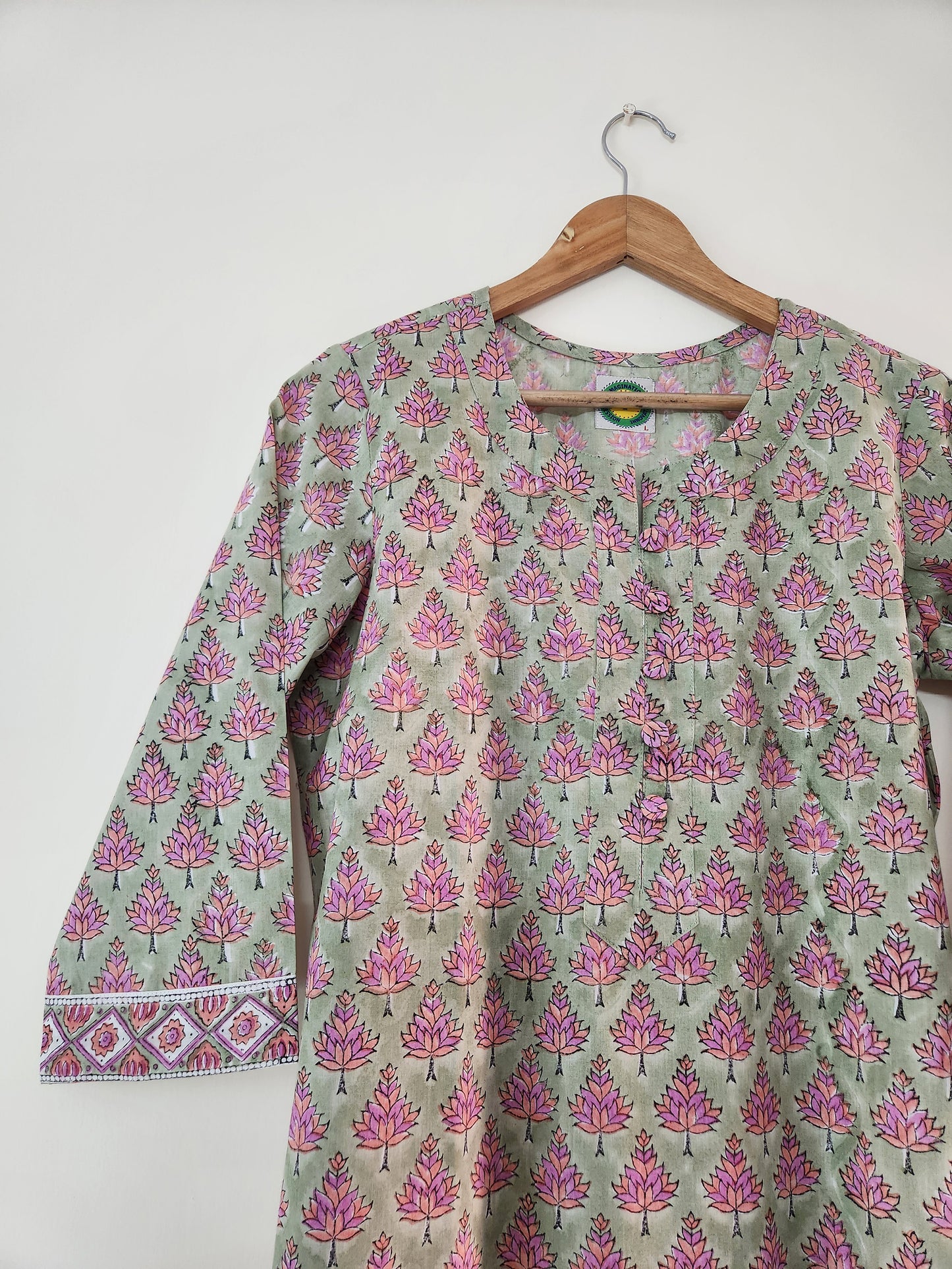 Aadya, Hand blocked straight fit kurta