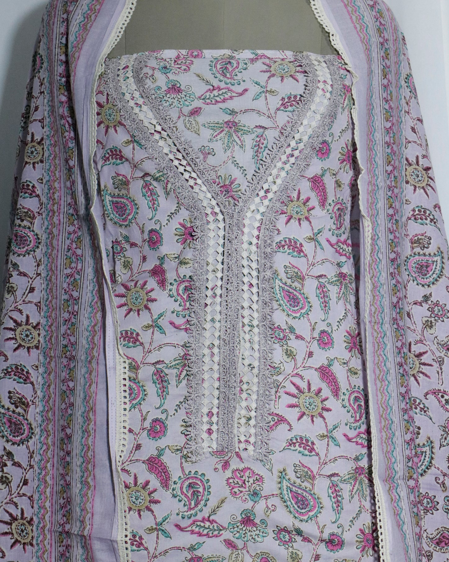 Qureshia Lace Printed cotton 3 piece suit set with mul-mul dupatta