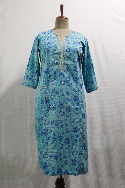 Handblock straight-fit kurti, with hand embroidery on neck