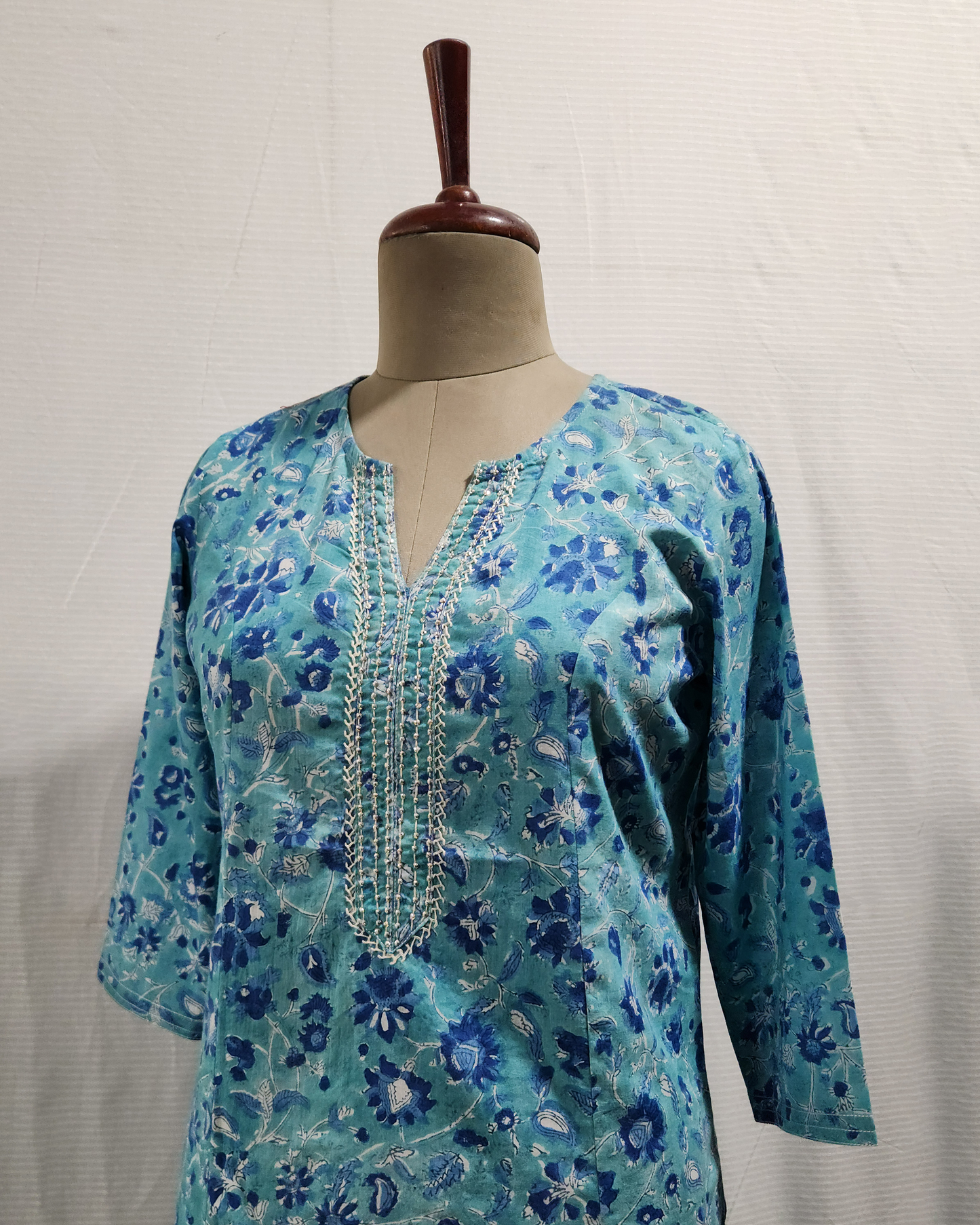 Handblock straight-fit kurti, with hand embroidery on neck