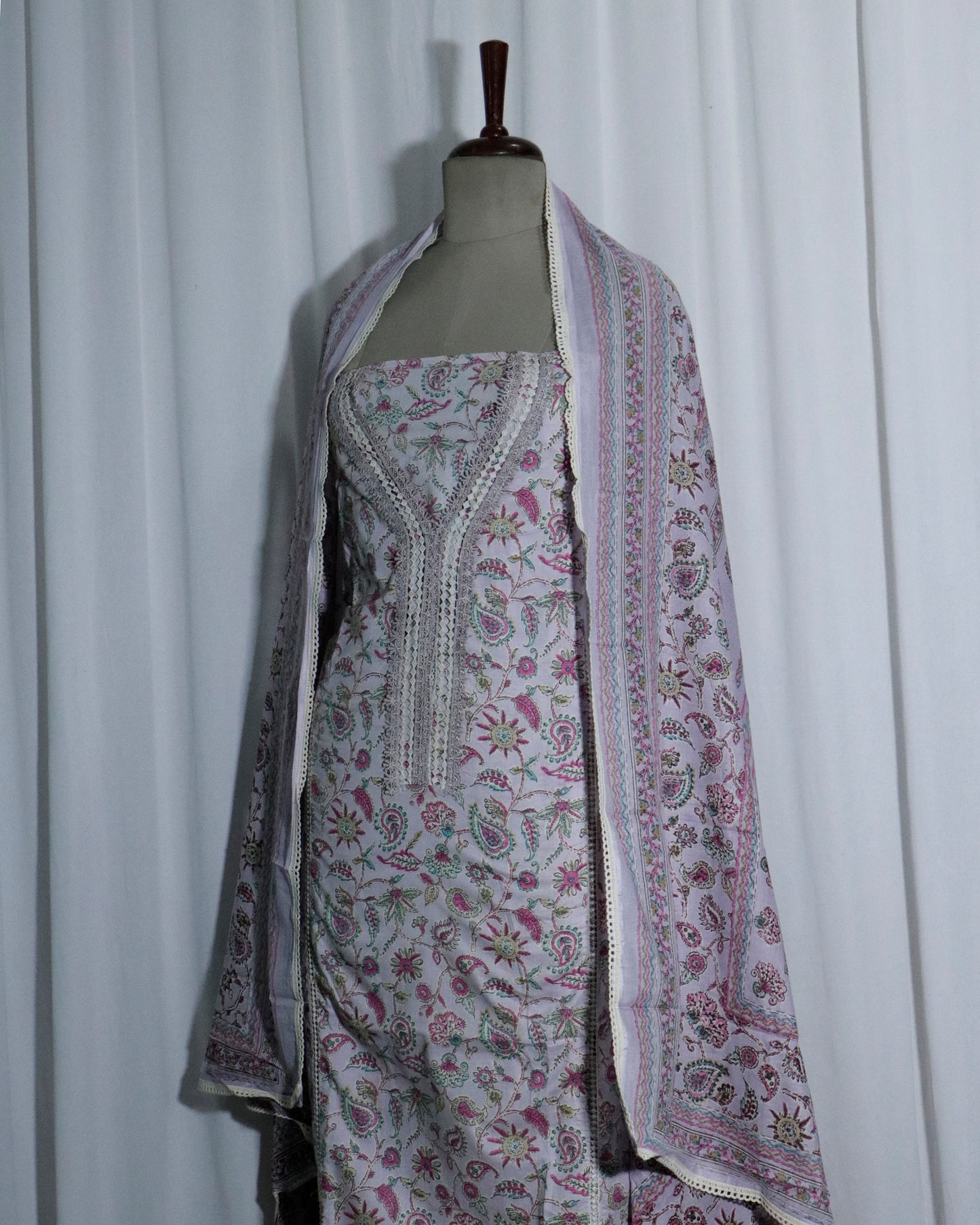 Qureshia Lace Printed cotton 3 piece suit set with mul-mul dupatta