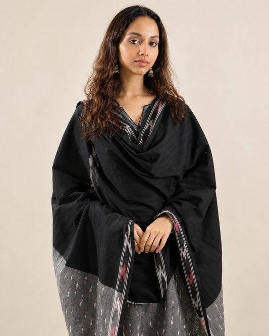 Grey Aura Ikat Suit Set – Grey kurta with black pant & shaded dupatta (grey-black)