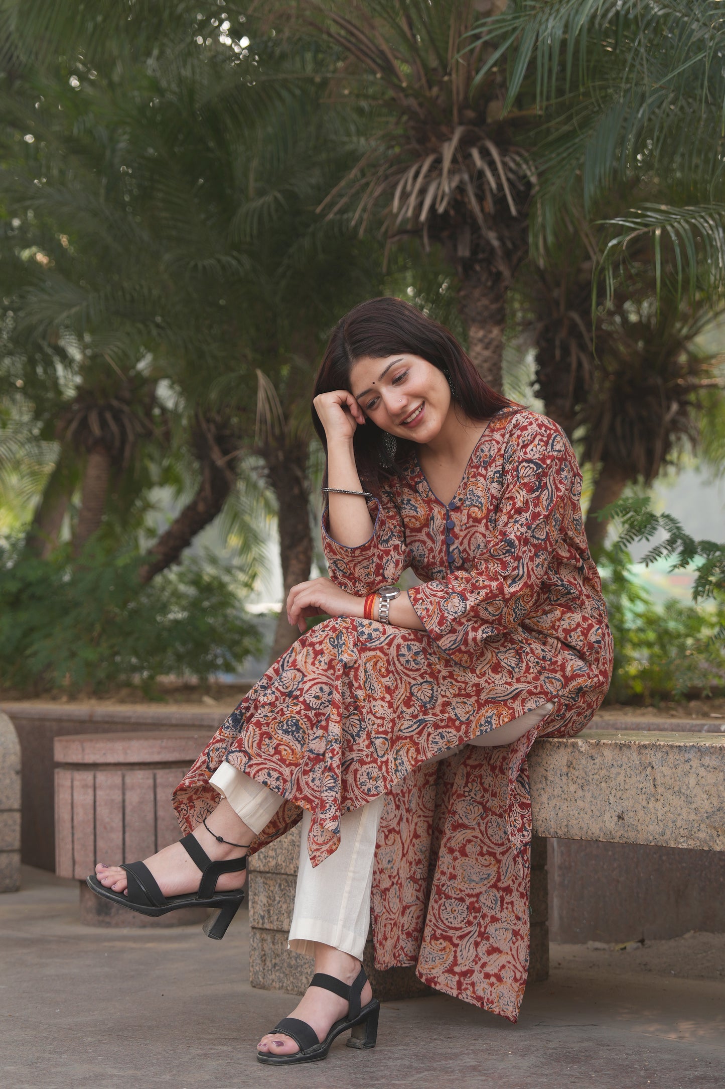 Maroon Kalamkari Straight-Fit Kurta (Loop-Button Neck, Blue Floral Print)