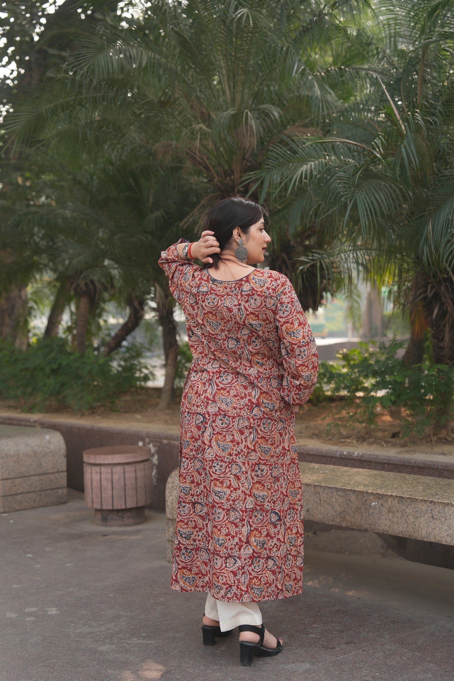 Maroon Kalamkari Straight-Fit Kurta (Loop-Button Neck, Blue Floral Print)