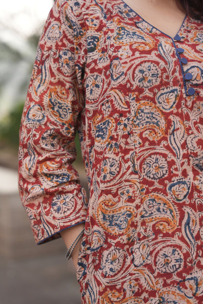 Maroon Kalamkari Straight-Fit Kurta (Loop-Button Neck, Blue Floral Print)