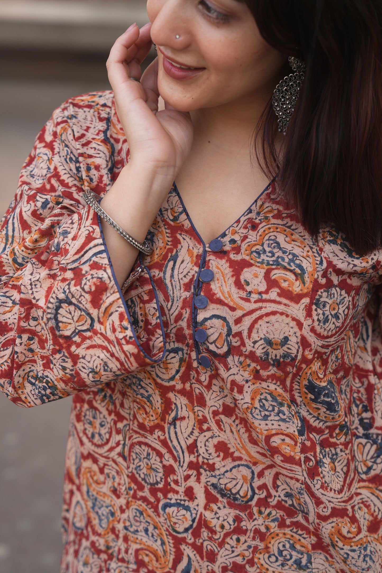 Maroon Kalamkari Straight-Fit Kurta (Loop-Button Neck, Blue Floral Print)