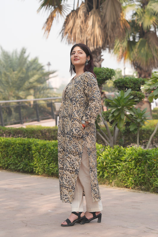 “Pure Cotton Kalamkari Printed Kurta with Wooden Buttons & Side Pockets”