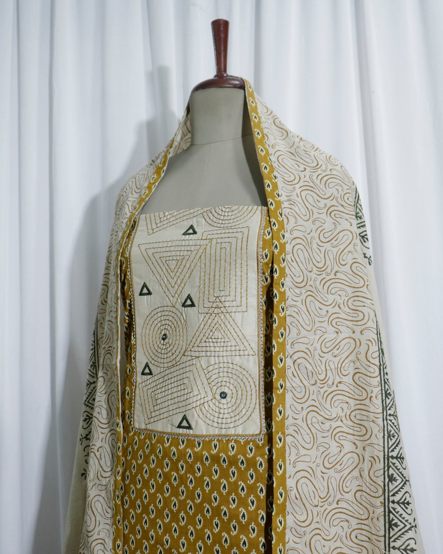 Cotton 3 piece suit set with Applique Cut Work on Bottom