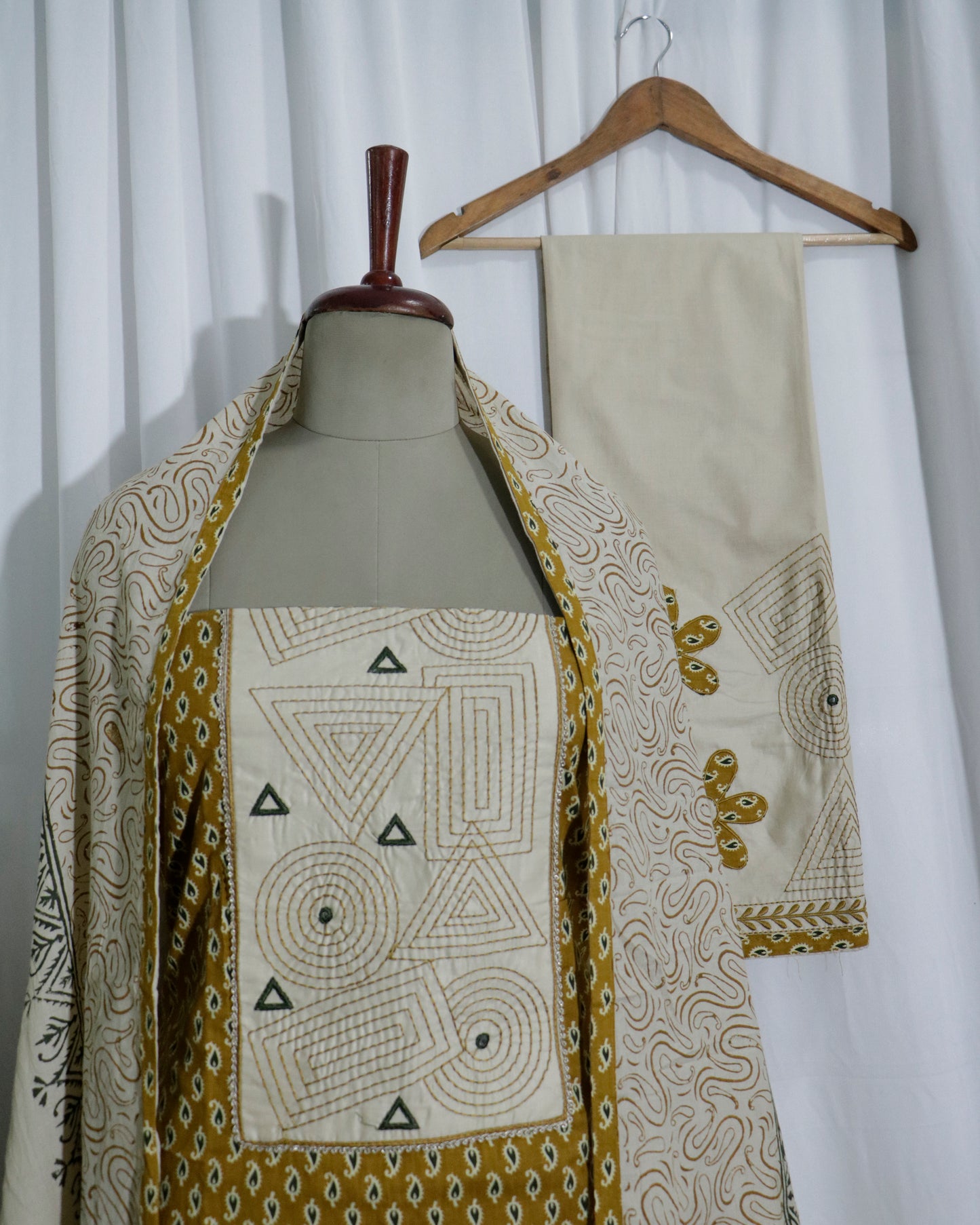 Cotton 3 piece suit set with Applique Cut Work on Bottom