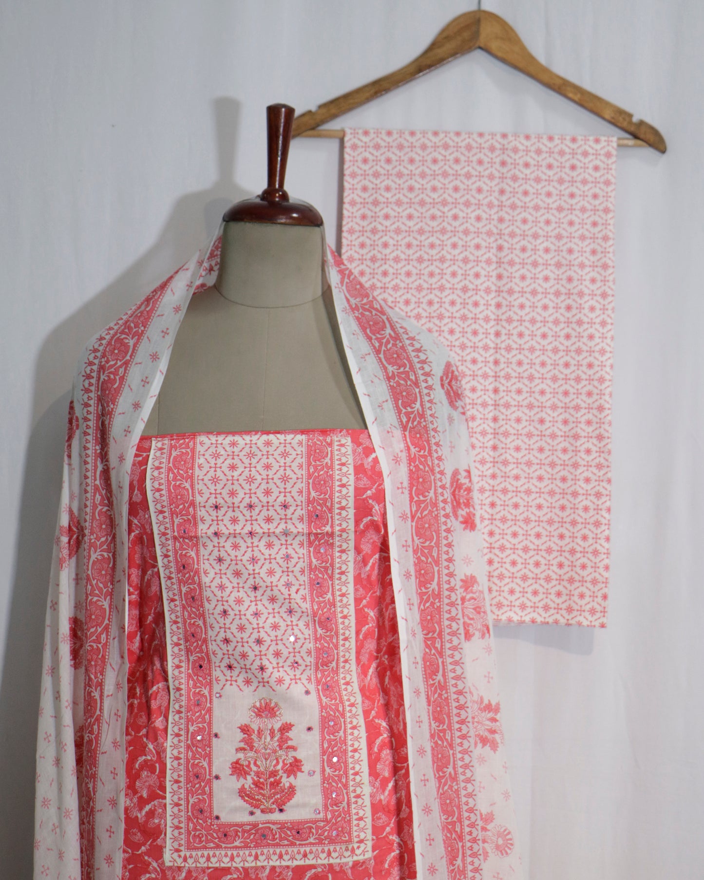 Pink Floral printed Cotton 3 piece Suit Set with mul-mul Dupatta
