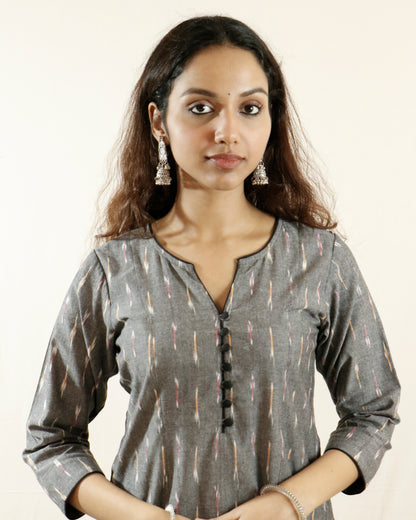 Grey Aura Ikat Suit Set – Grey kurta with black pant & shaded dupatta (grey-black)