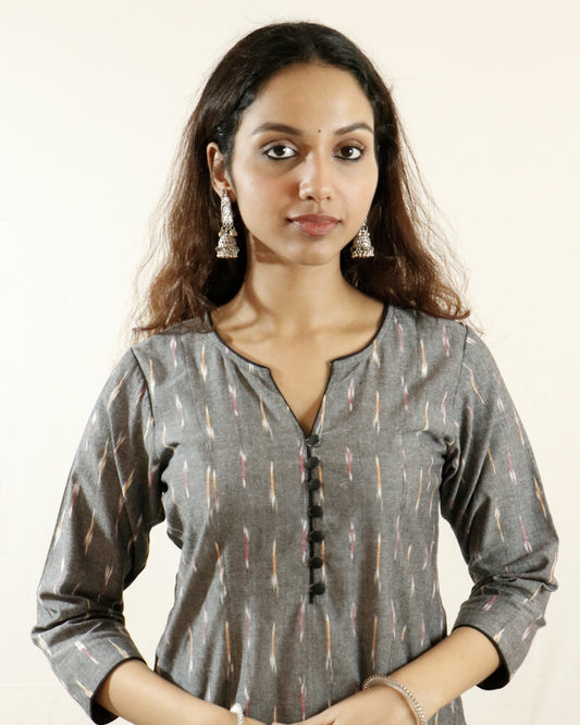 Grey Aura Ikat Suit Set – Grey kurta with black pant & shaded dupatta (grey-black)