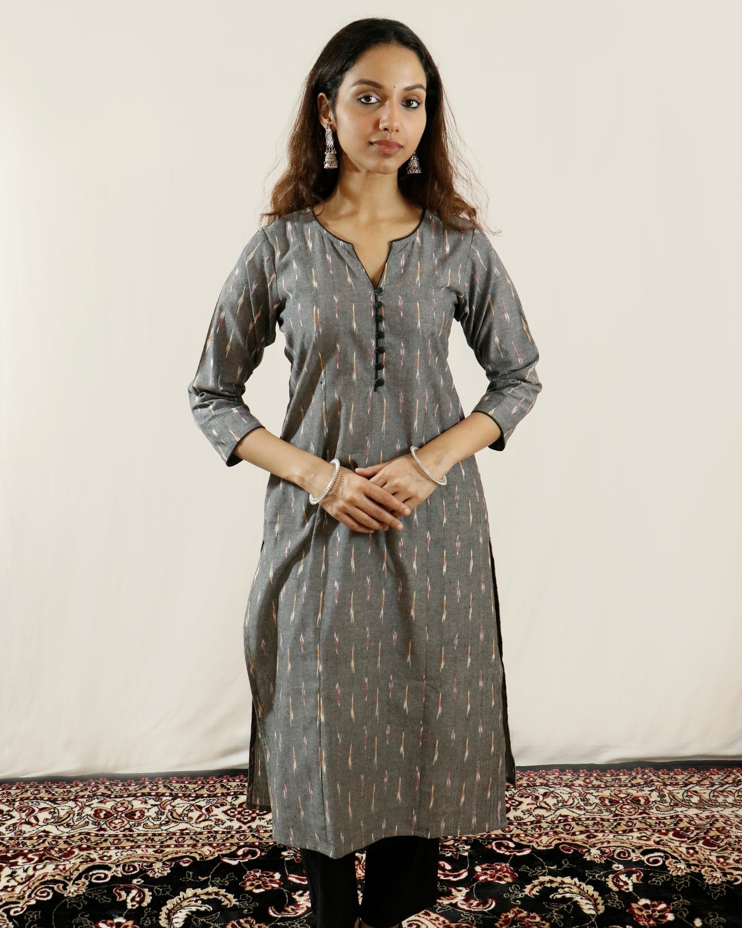 Grey Aura Ikat Suit Set – Grey kurta with black pant & shaded dupatta (grey-black)