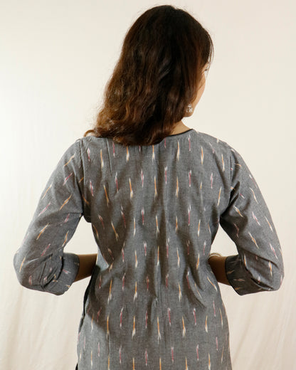 Grey Aura Ikat Suit Set – Grey kurta with black pant & shaded dupatta (grey-black)