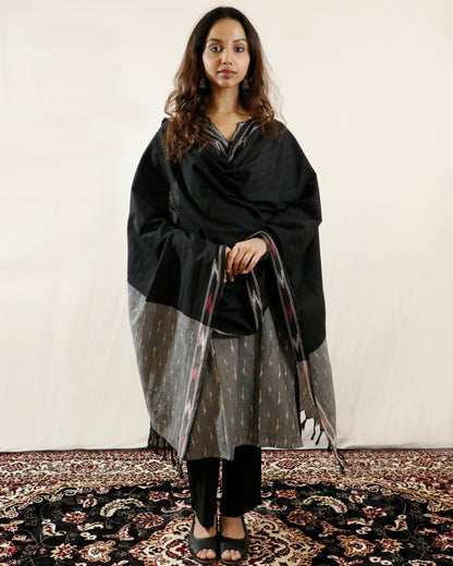 Grey Aura Ikat Suit Set – Grey kurta with black pant & shaded dupatta (grey-black)